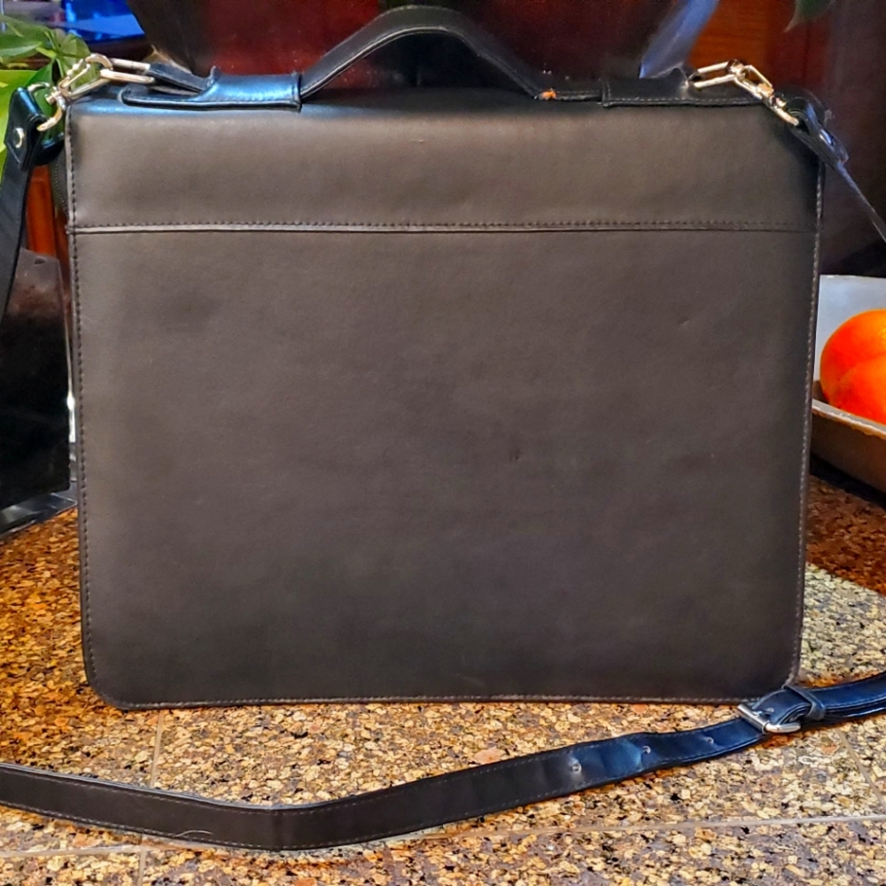 Buxton Leather Padfolio w/Strap
